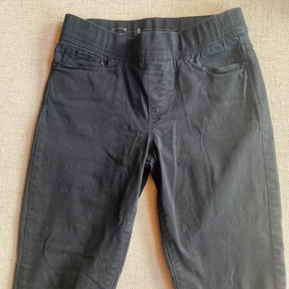Levi Black Pull on shaping skinny jeans